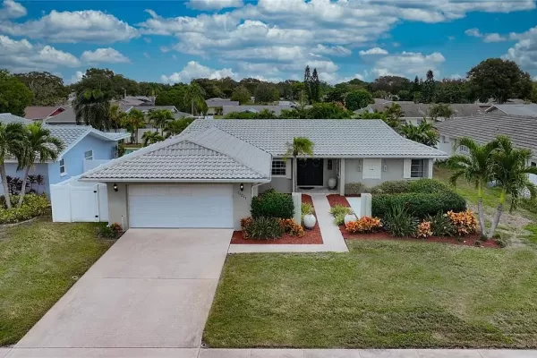 11211 Regal Ln, Largo, FL 33774